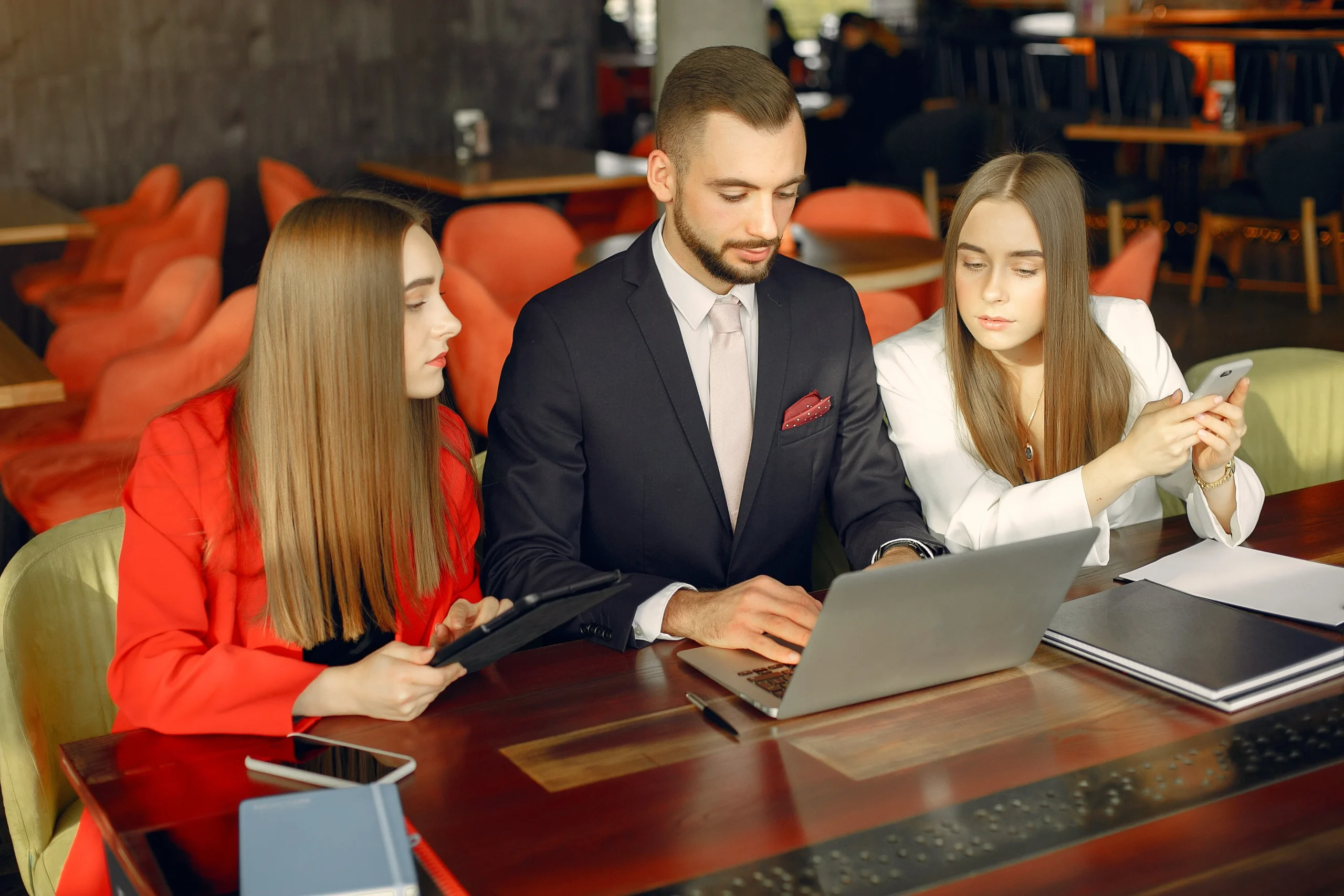 partners-sitting-table-working-cafe